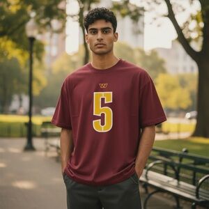 JAYDEN DANIELS #5 Washington Commanders Men’s Medium Jersey Style T-Shirt